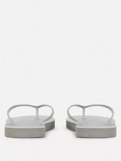 Metaliczne japonki z odkrytymi palcami