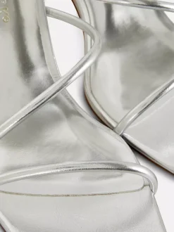 Metaliczne sandały na obcasie klockowym