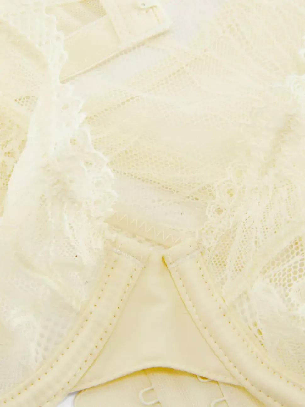 Miękki stanik i stringi z kwiatowym haftem, zestaw