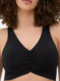 Miękki top o skróconym kroju z marszczeniami