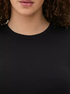 Miękki T-shirt o skróconym kroju