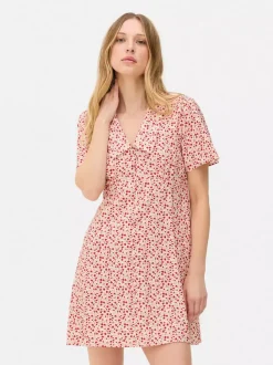 Minisukienka popołudniowa z kołnierzykiem na guzik