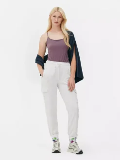 Modny rozciągliwy top na ramiączkach