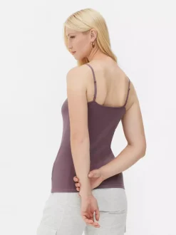 Modny rozciągliwy top na ramiączkach