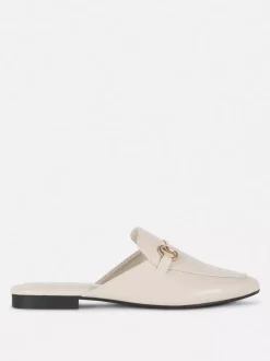 Mokasyny typu mule ze sprzączką