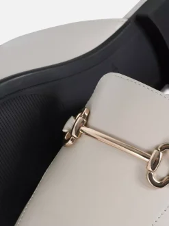 Mokasyny typu mule ze sprzączką