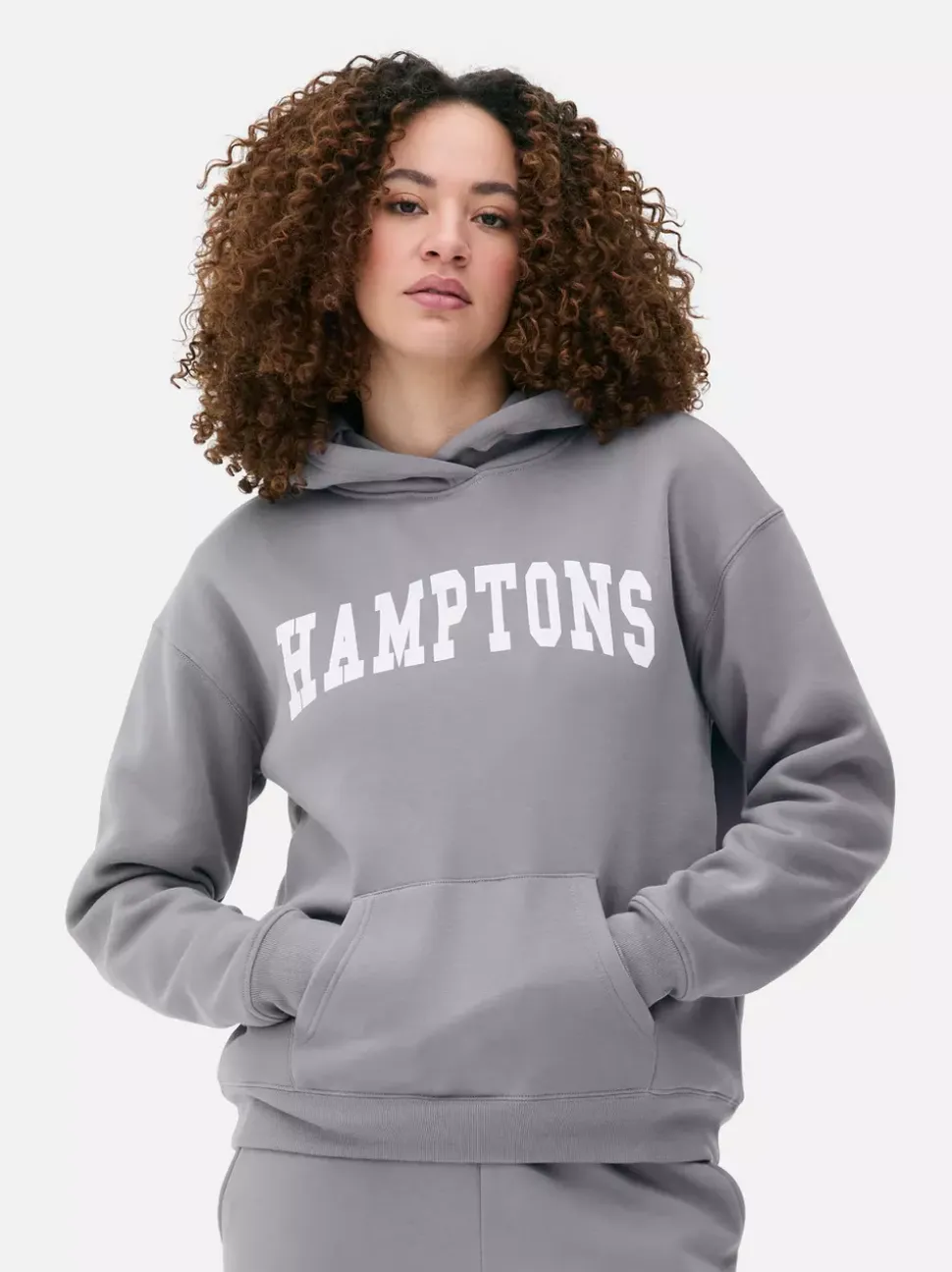 Nierozpinana bluza z kapturem i nadrukiem