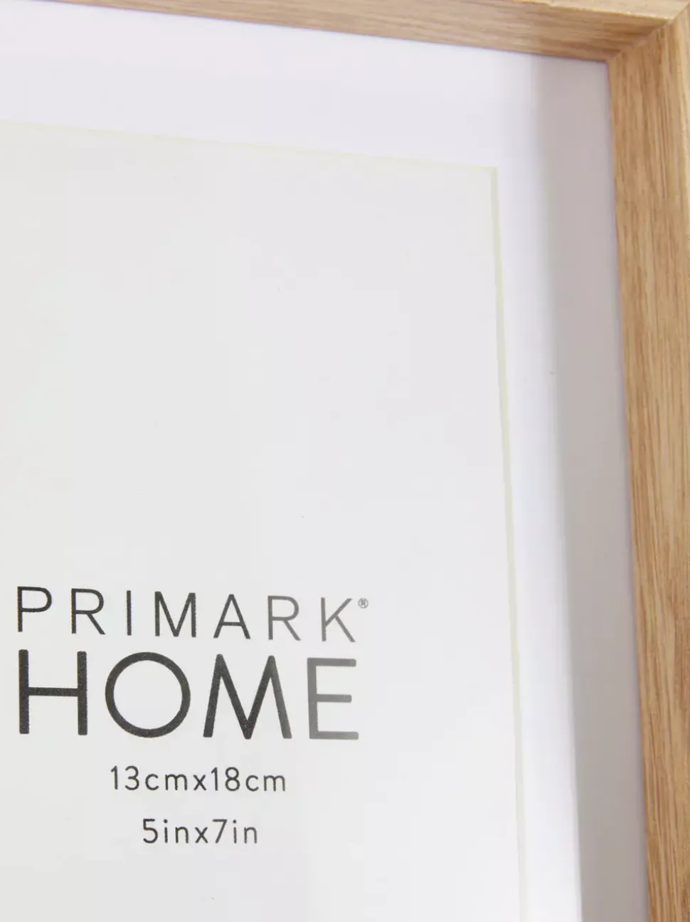 Niezbędna drewniana ramka na zdjęcia na stojaku