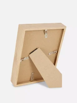 Niezbędna drewniana ramka na zdjęcia na stojaku