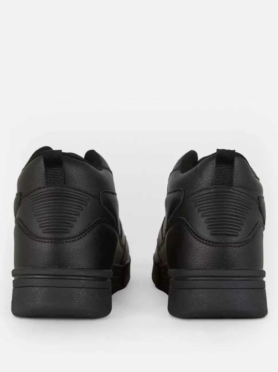 Niezbędne buty sportowe z wysoką cholewką