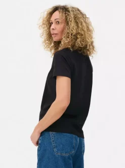 Niezbędny T-shirt z dekoltem w serek