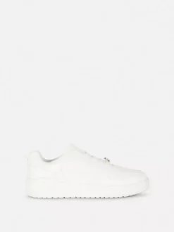 Niskie buty sportowe z przywieszką w postaci motyla