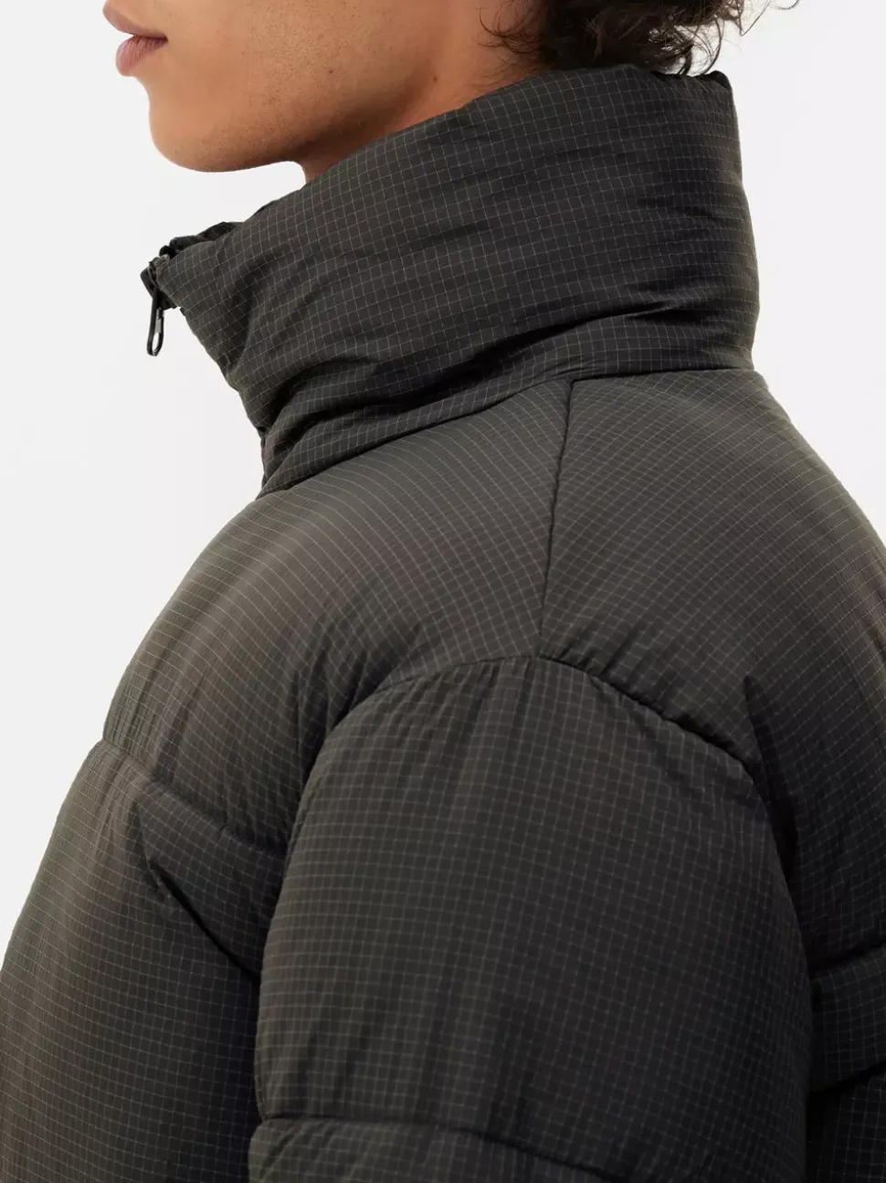 Ocieplany płaszcz średniej długości