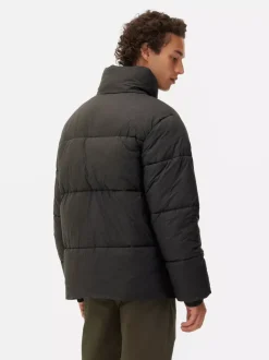 Ocieplany płaszcz średniej długości