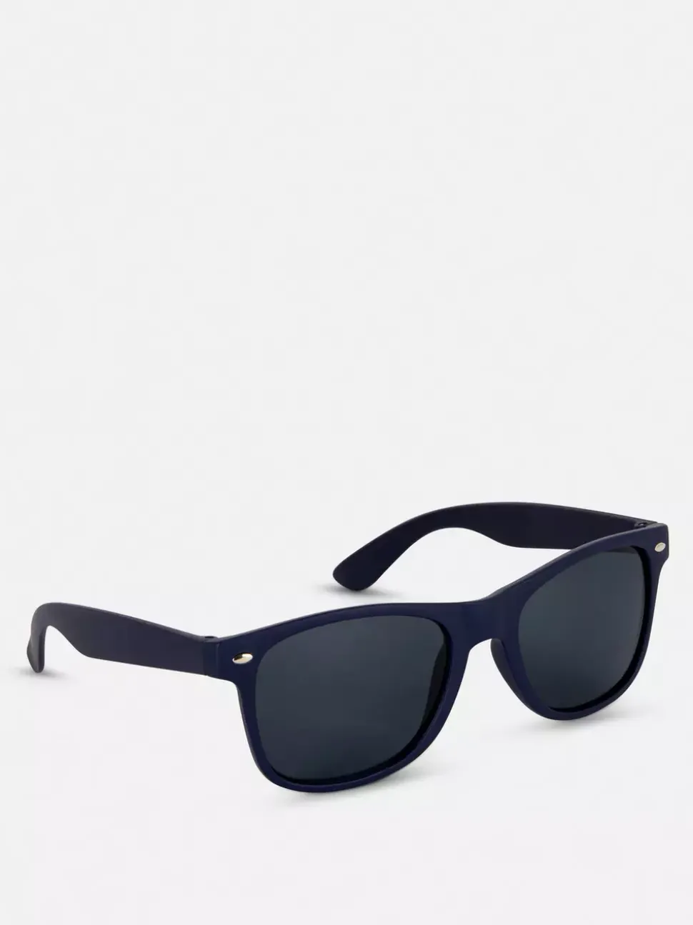 Okulary przeciwsłoneczne w kwadratowej oprawie