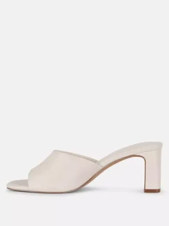 Pantofle bez pięty na słupku