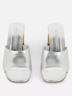 Pantofle bez pięty na słupku