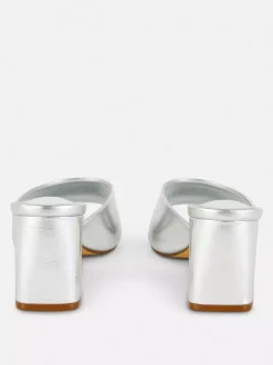 Pantofle bez pięty na słupku