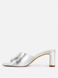 Pantofle bez pięty na słupku