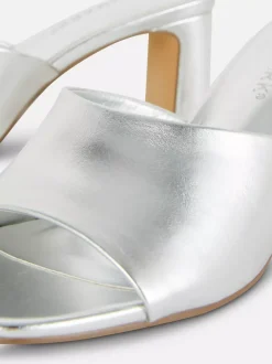 Pantofle bez pięty na słupku