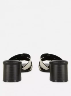 Pantofle bez pięty na słupku z plecionym paskiem