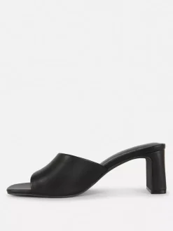 Pantofle bez pięty na słupku