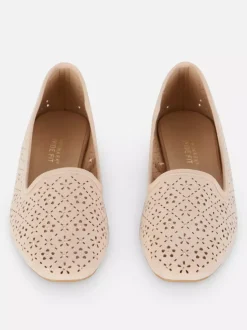 Płaskie baleriny ze strasem i laserowymi wycięciami