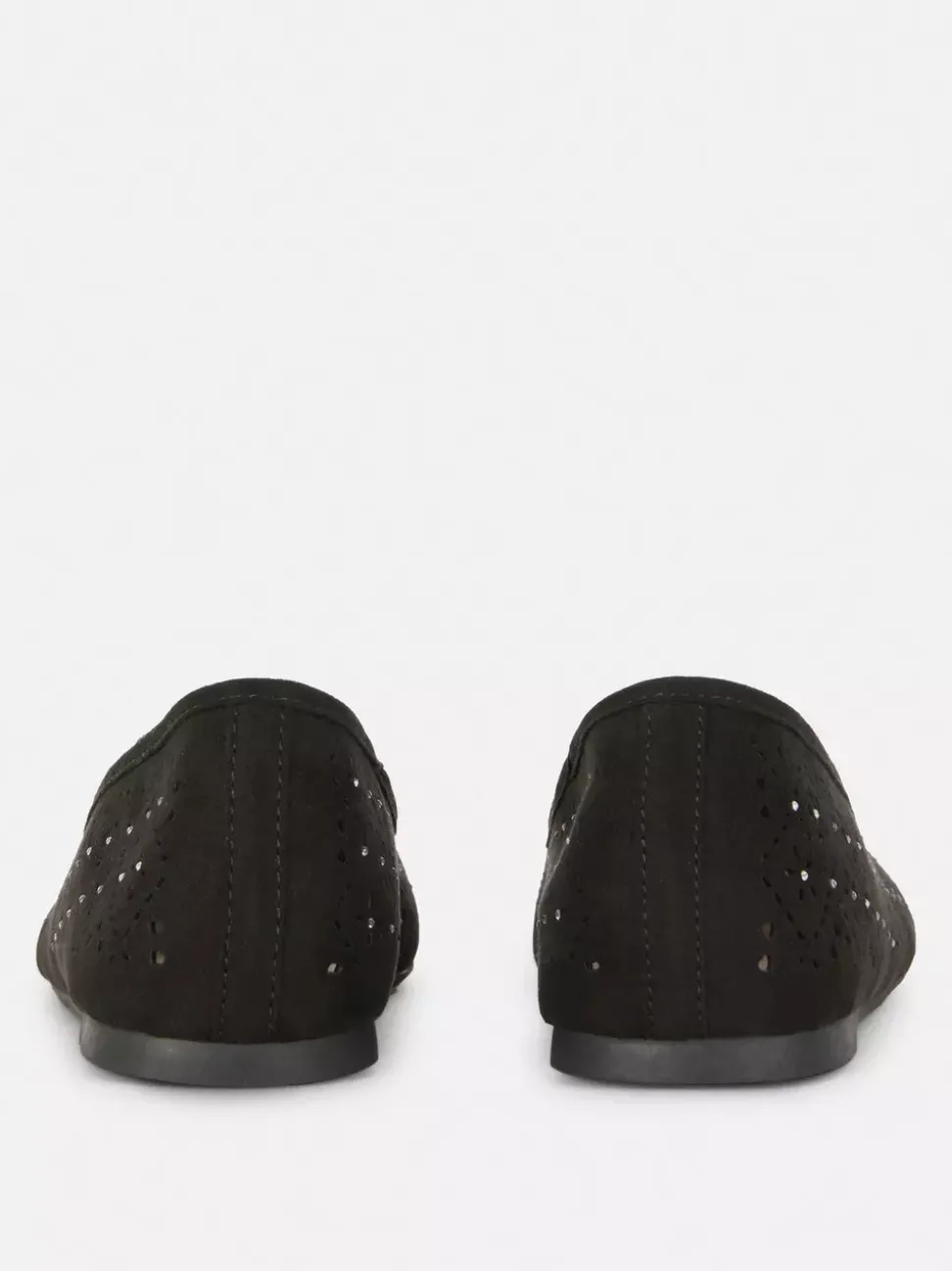 Płaskie baleriny ze strasem i laserowymi wycięciami