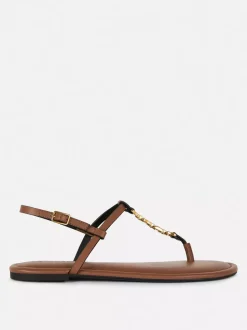 Płaskie sandały z łańcuszkiem przy palcach