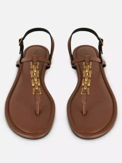 Płaskie sandały z łańcuszkiem przy palcach