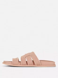 Płaskie sandały z przeplatanym wzorem