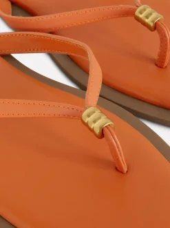 Płaskie sandały-japonki ze zdobieniem przy palcach