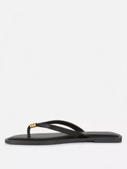 Płaskie sandały-japonki ze zdobieniem przy palcach