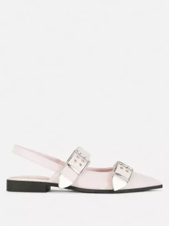 Płaskie spiczaste baleriny z paskiem z oczkami