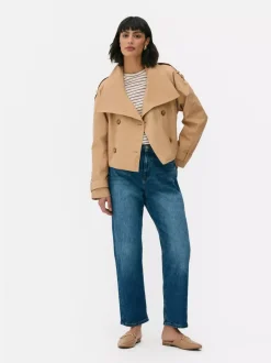 Płaszcz o skróconym kroju z paskiem