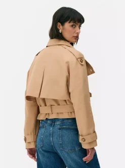 Płaszcz o skróconym kroju z paskiem