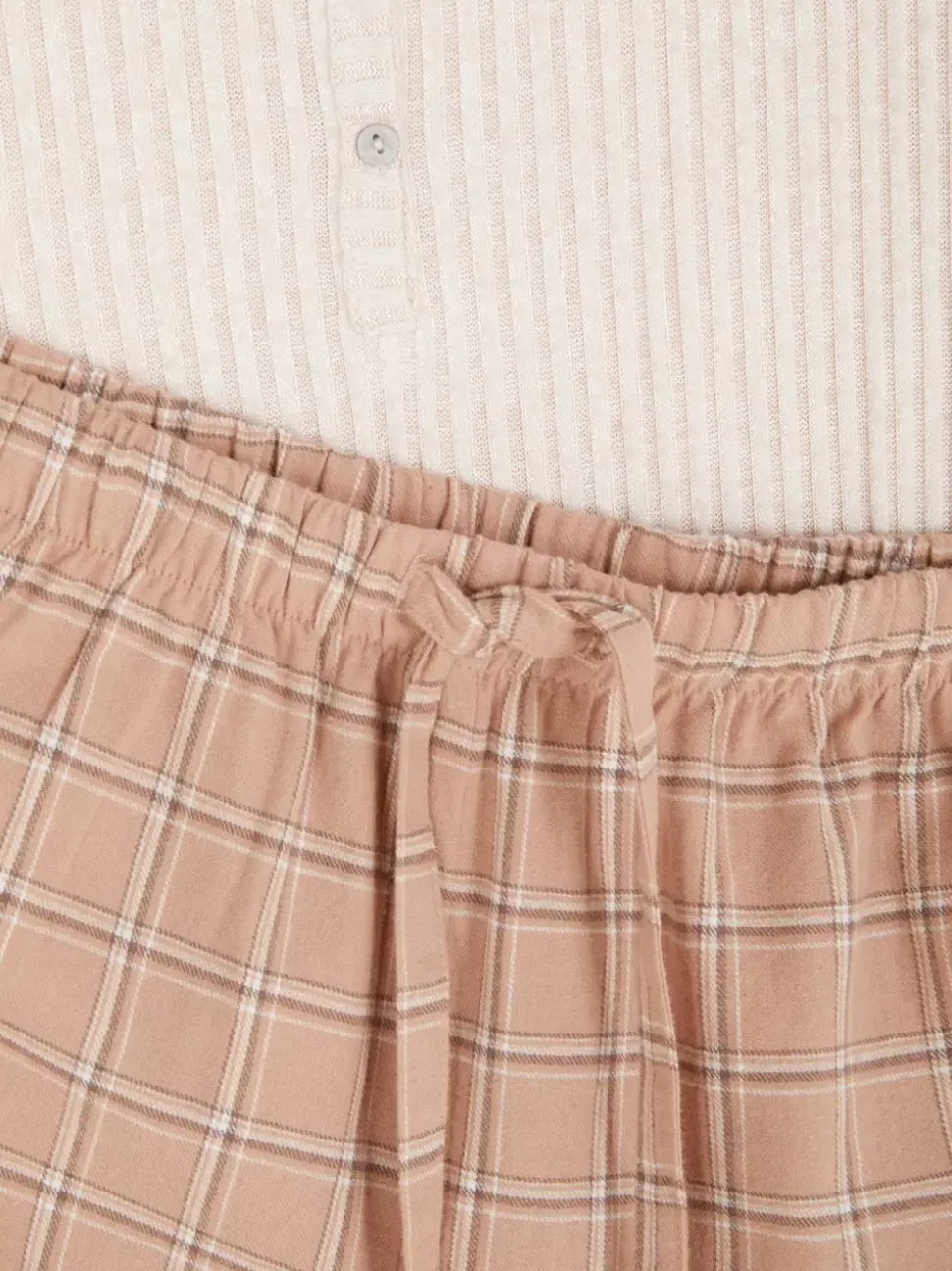 Piżama z długim rękawem i spodniami w kratę