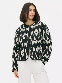 Pikowana kurtka z zapięciem na guziki