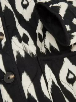 Pikowana kurtka z zapięciem na guziki