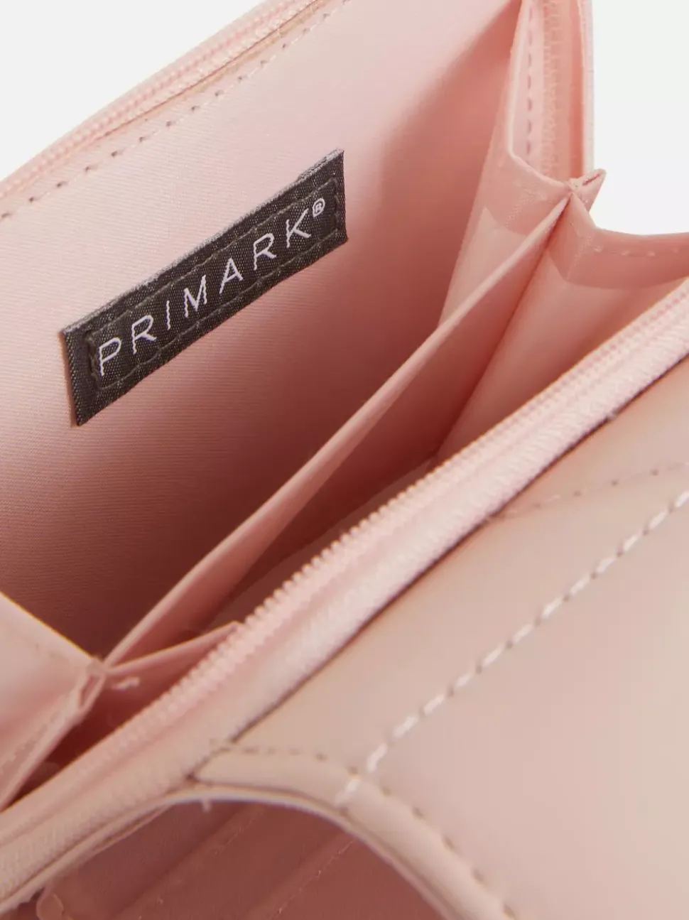 Pikowana portmonetka z inicjałem