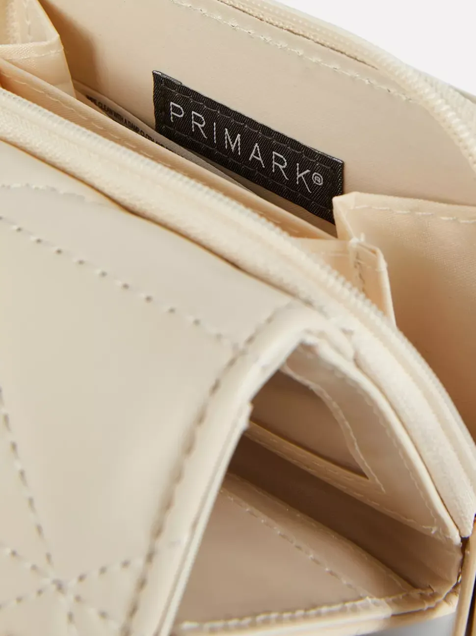 Pikowana portmonetka z inicjałem