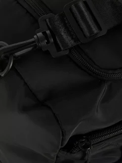 Pikowana torba kabinowa mieszcząca się pod fotelem