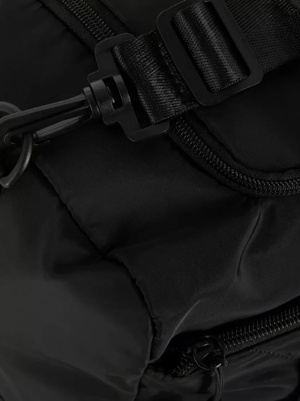 Pikowana torba kabinowa mieszcząca się pod fotelem