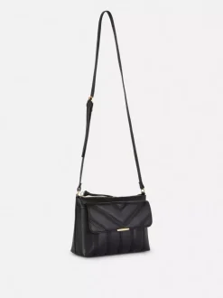 Pikowana torebka na ramię ze sztucznej skóry