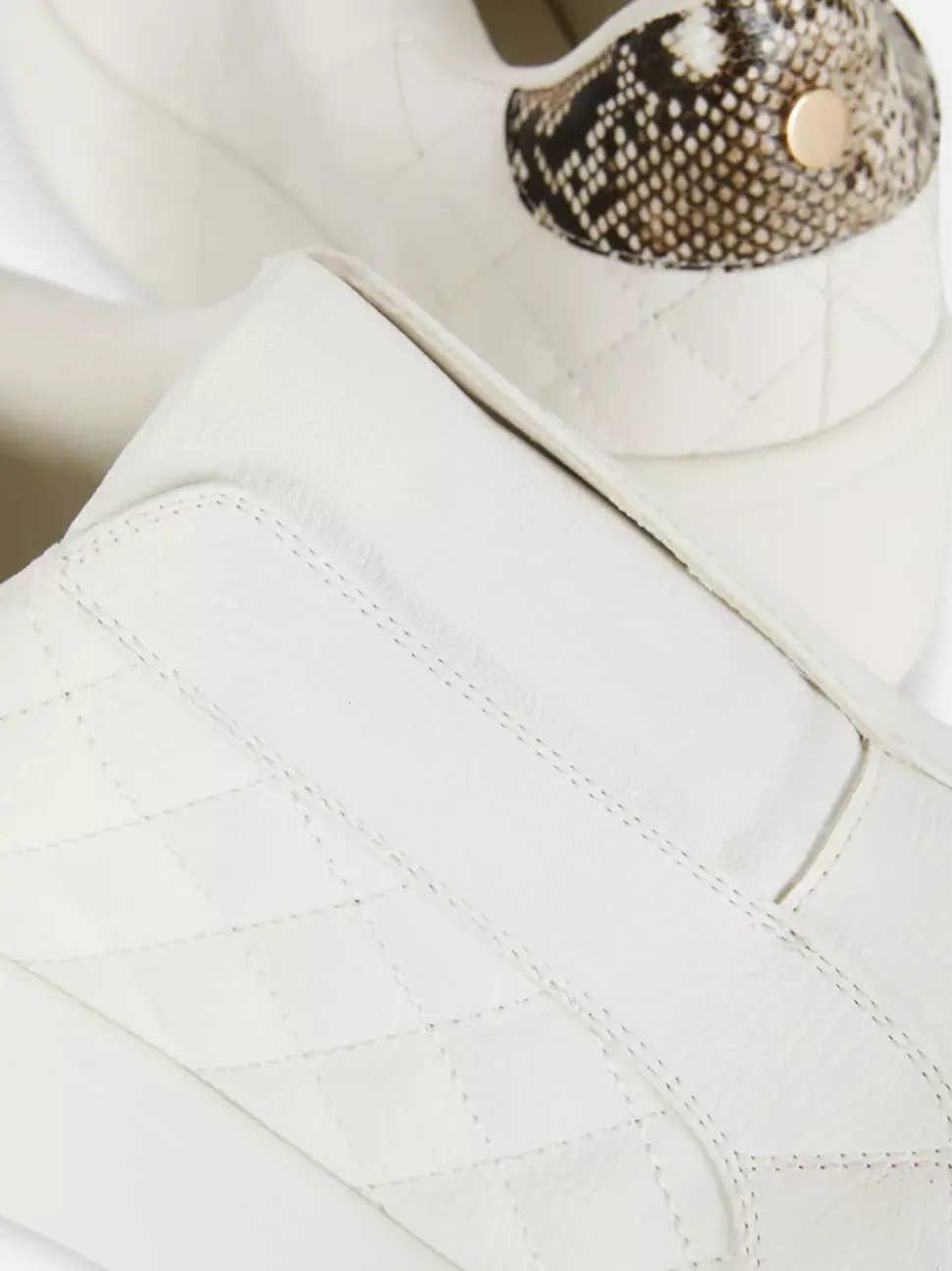 Pikowane wsuwane buty sportowe