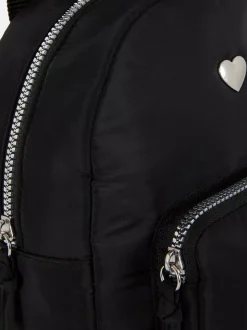 Plecak z ozdobnym serduszkiem