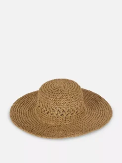 Pleciony kapelusz słomkowy na plażę