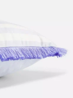 Poduszka z frędzlami i motywem Kuromi z Hello Kitty