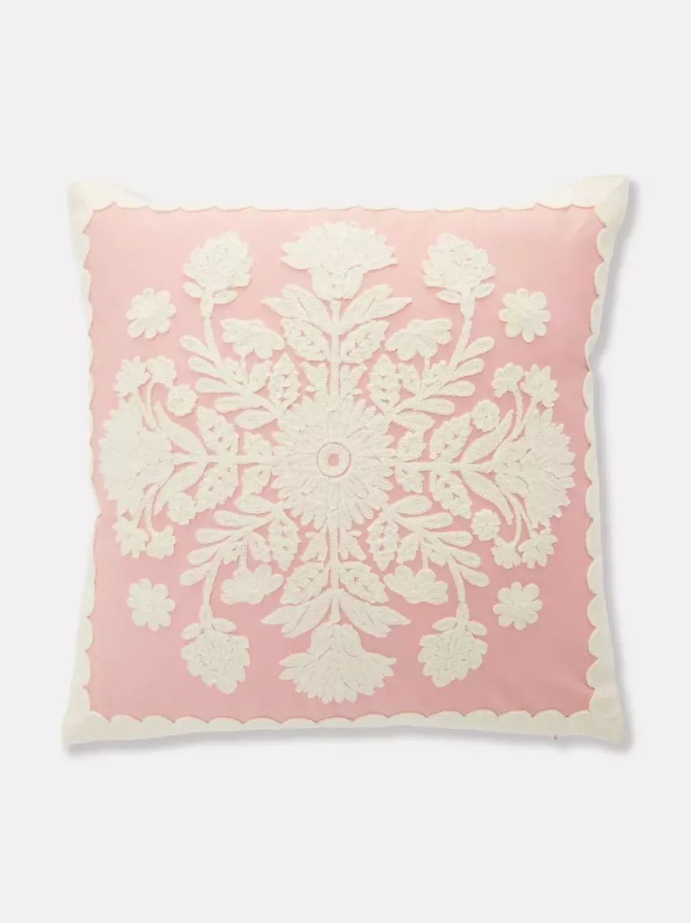 Poduszka z kwiatowym haftem w stonowanej kolorystyce