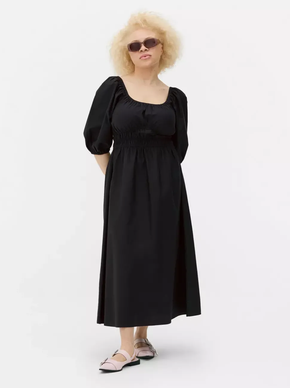 Popelinowa sukienka midi z marszczeniami